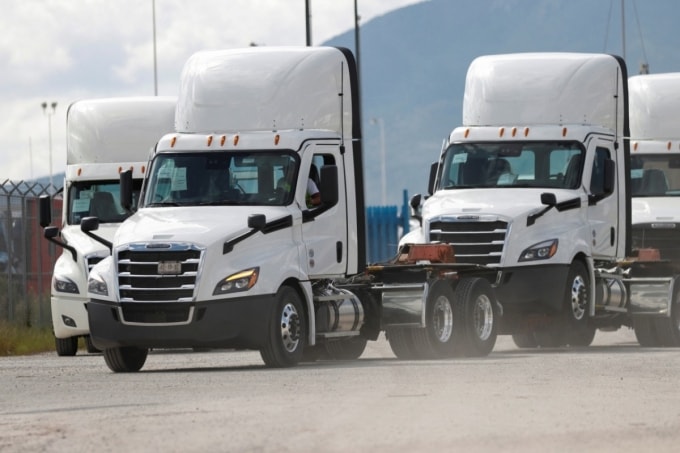 Các xe tải chở hàng tại nhà máy Daimler Freightliner ở Derramadero, Mexico. Ảnh: Reuters