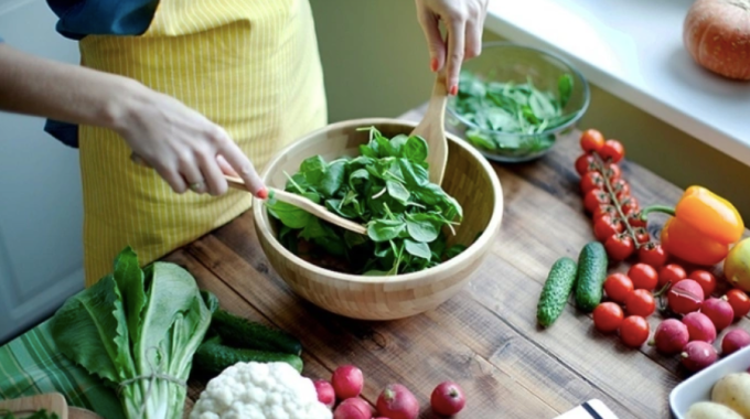 Những thực phẩm giàu chất xơ, hạn chế chất béo giúp chống tăng mỡ máu. Ảnh:Healthline