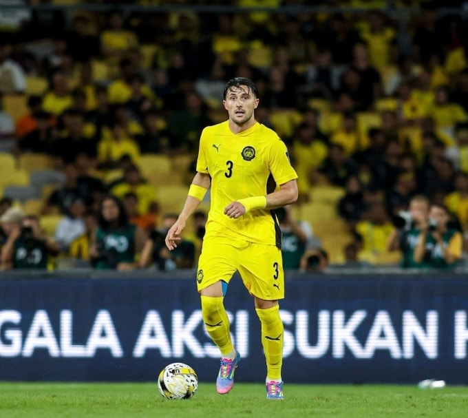Trung vệ Facundo Garces đang đầu quân cho CLB Deportivo Alaves tại La Liga, thi đấu trong trận Malaysia thắng Việt Nam 4-0 ở lượt hai bảng F vòng loại cuối Asian Cup 2027, trên sân Bukit Jalil, Malaysia ngày 10/6/2025. Ảnh: Malaysia NT