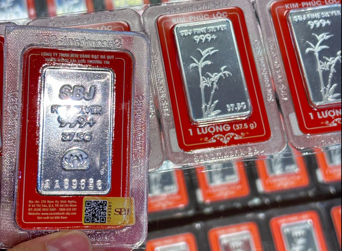 Giá bạc hôm nay 7 - 10: Biến động mạnh , người mua bạc lãi cao trong tháng qua - Ảnh 2. Giá bạc hôm nay 7 - 10: Biến động mạnh , người mua bạc lãi cao trong tháng qua - Ảnh 2.