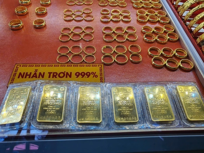 Giá vàng SJC và vàng nhẫn tăng mạnh , đạt đỉnh mới sáng 7 - 10 - Ảnh 2. Giá vàng SJC và vàng nhẫn tăng mạnh , đạt đỉnh mới sáng 7 - 10 - Ảnh 2.
