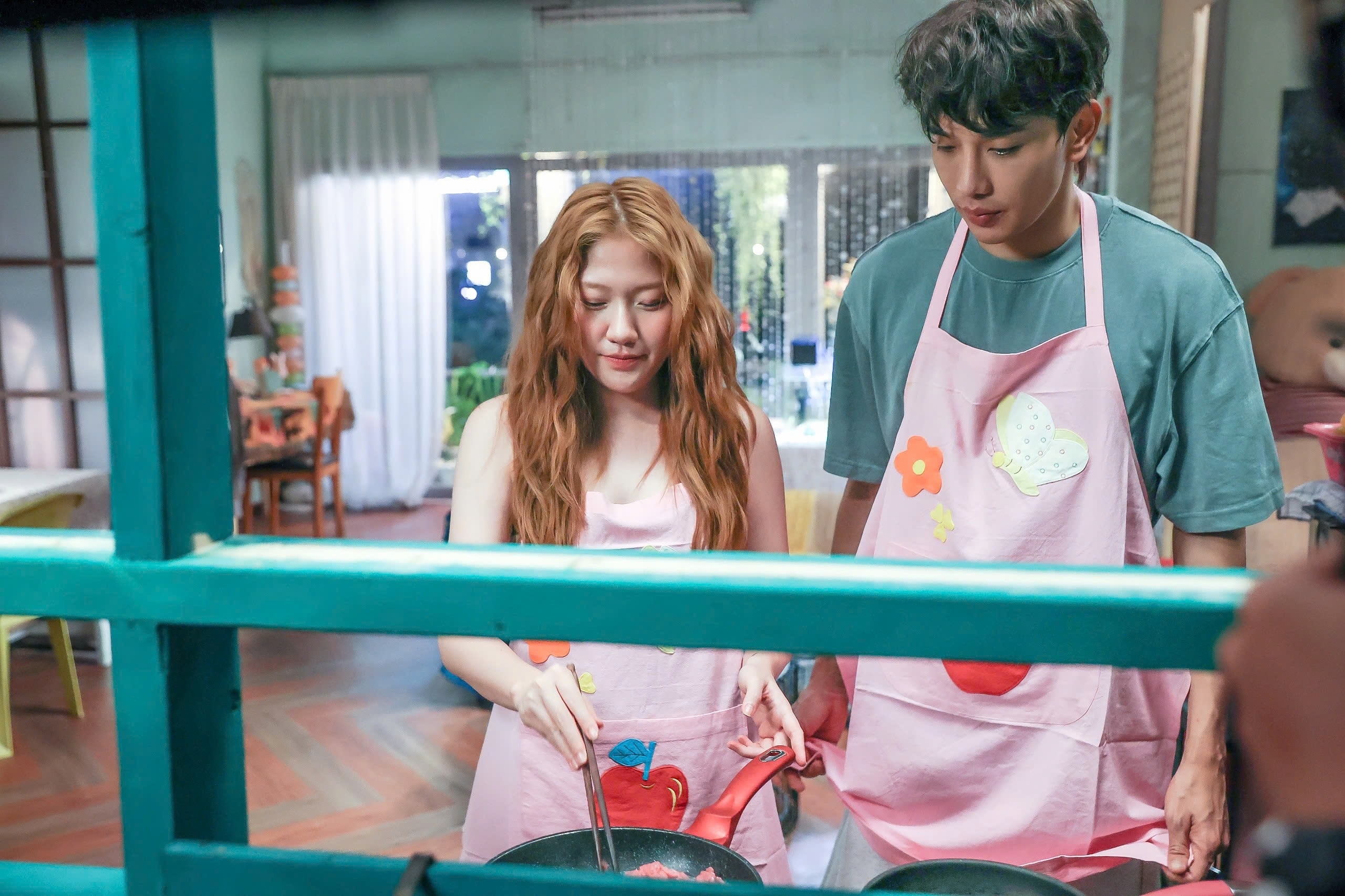 Chị ngã em nâng ảnh 2 Chi nga em nang anh 2