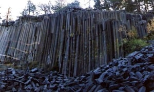 Núi đá Trung Quốc chứa 'ống nước' kì dị như dấu vết ngoài hành tinh