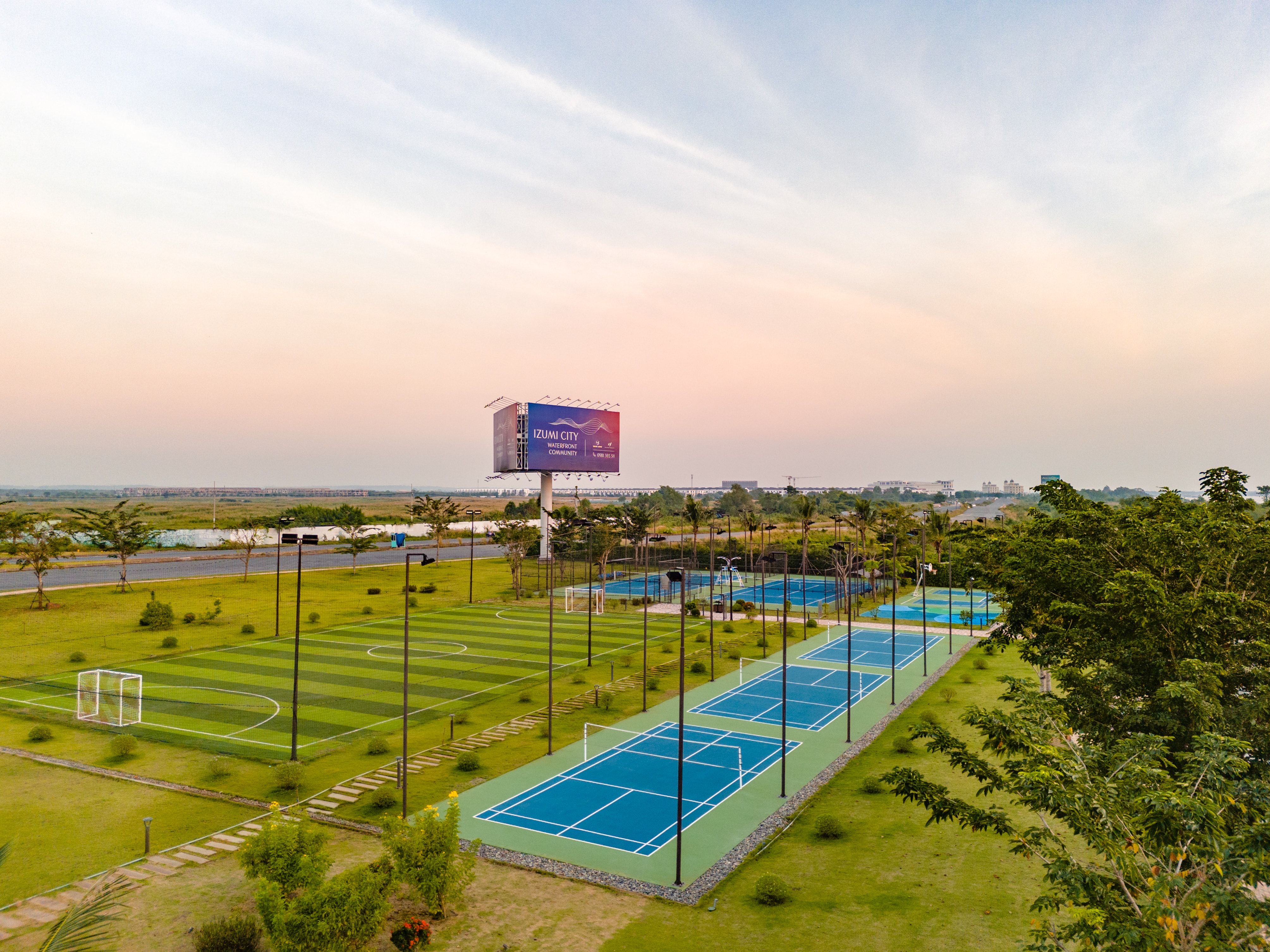 Cụm tiện ích thể dục thể thao của Izumi City đã hoàn thành.