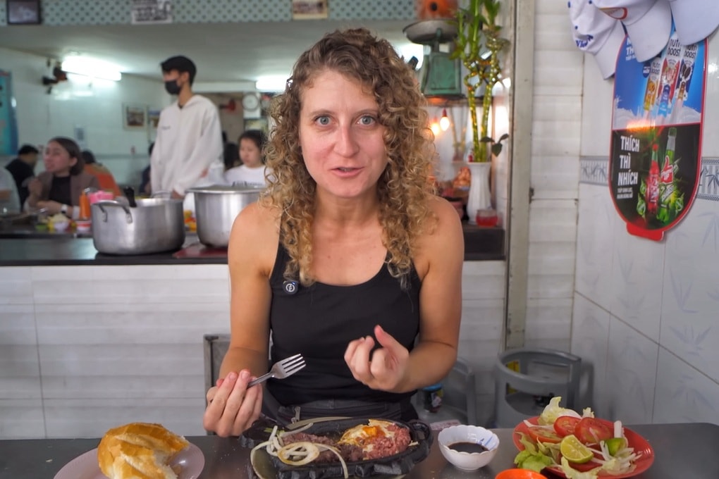 Món bốc lửa ở TPHCM khiến khách Tây trầm trồ, gọi là bữa sáng tuyệt vời - 2