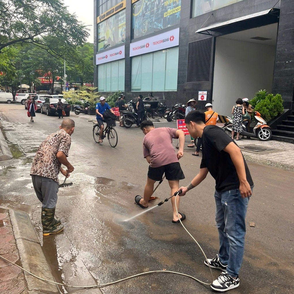 Quán cà phê ở Hà Nội mới khai trương 1 tháng, 3 lần phải chạy lụt - 3 Quán cà phê ở Hà Nội mới khai trương 1 tháng, 3 lần phải chạy lụt - 3