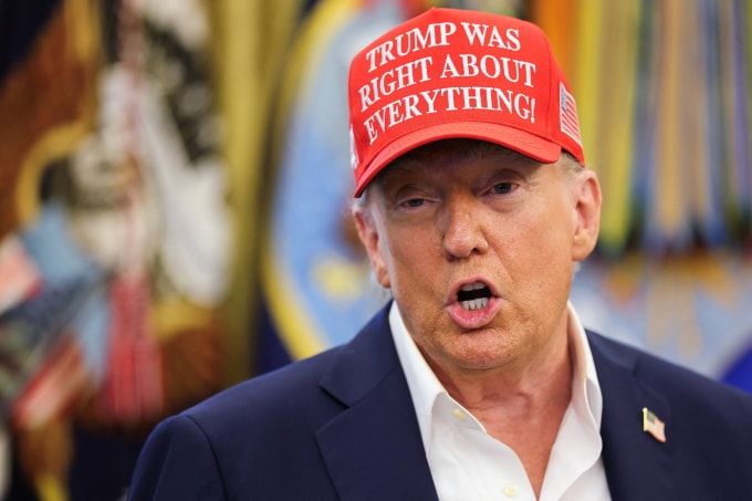 Tổng thống Mỹ Donald Trump, đội mũ Trump đúng về mọi thứ, khi phát biểu tại Nhà Trắng ngày 22/8. Ảnh: Reuters