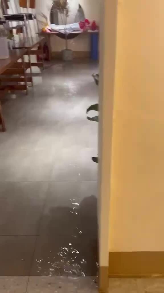 Những quán cà phê bị 'bão hành' ở Hà Nội