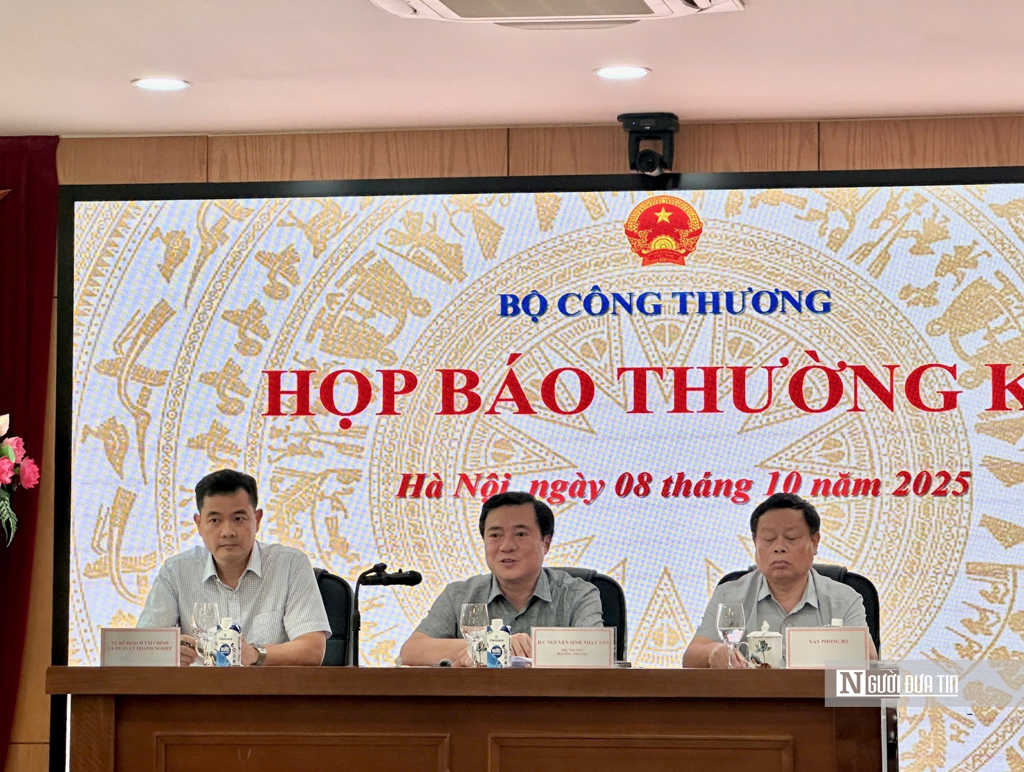 Lắp điện mặt trời mái nhà, Bộ Công Thương khẳng định không có lý do gì gây khó dễ- Ảnh 2. Lắp điện mặt trời mái nhà, Bộ Công Thương khẳng định không có lý do gì gây khó dễ- Ảnh 2.