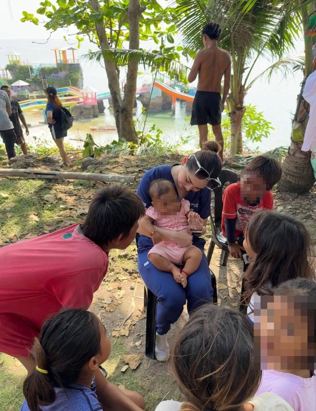 Tảng đá lớn đè bẹp ngôi nhà, 3 người trong một gia đình tử vong - Ảnh 2.