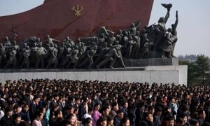 Ảnh: Hàng vạn người Triều Tiên kỷ niệm sinh nhật cố Chủ tịch Kim Nhật Thành