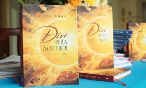 Nhà thơ Lê Cảnh Nhạc ra mắt tập thơ 'Đi về phía mặt trời' và tuyển tập thơ nhạc