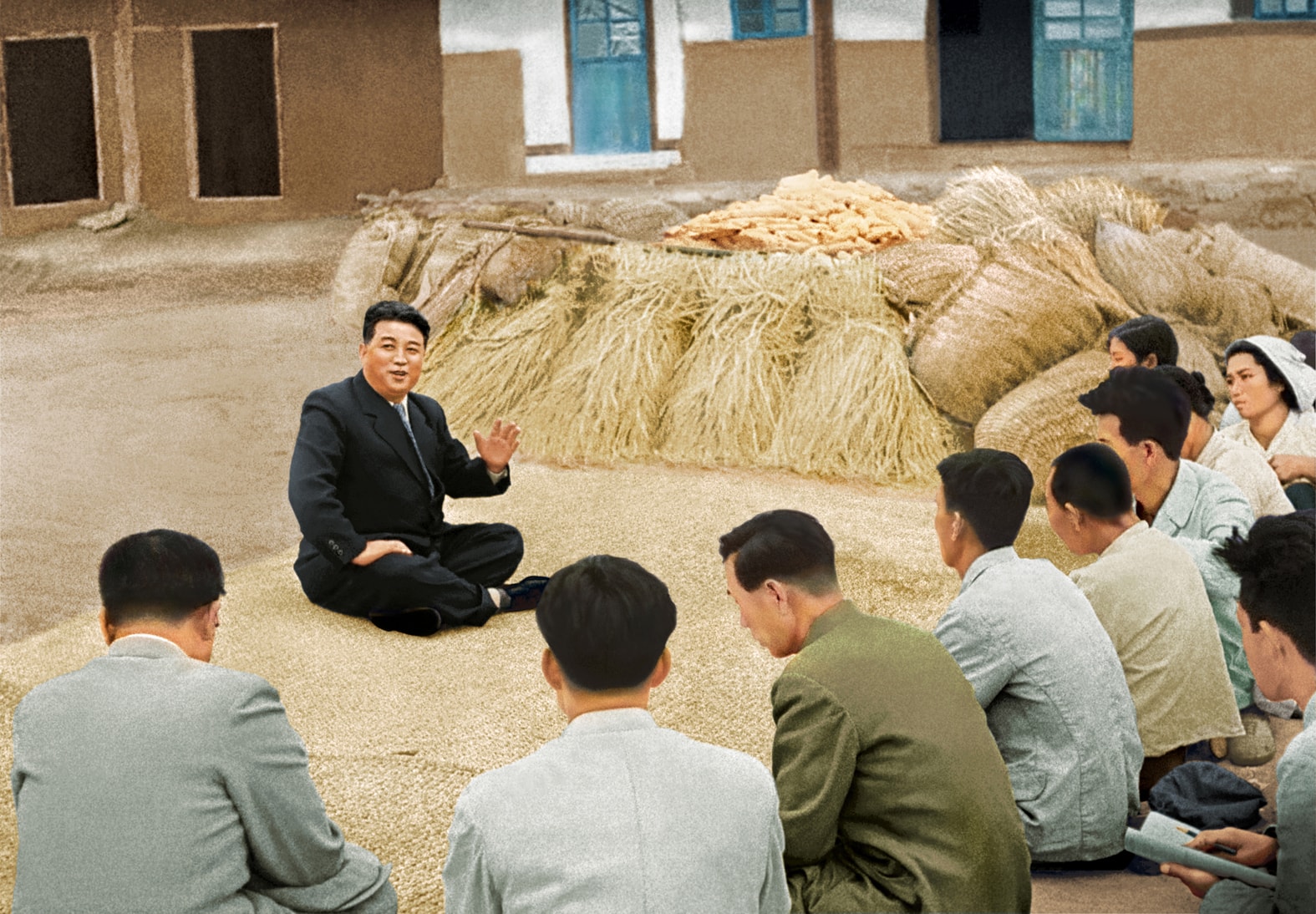Ngay từ thời kỳ đầu mới thành lập, vào tháng 2/1946, Đảng Lao động Triều Tiên đã quyết định xây dựng Chính quyền Nhân dân (Ủy ban Nhân dân Bắc Triều Tiên lâm thời) nhằm mục đích ủng hộ và thực hiện lợi ích của nhân dân, bắt đầu thực hiện cải cách toàn diện.