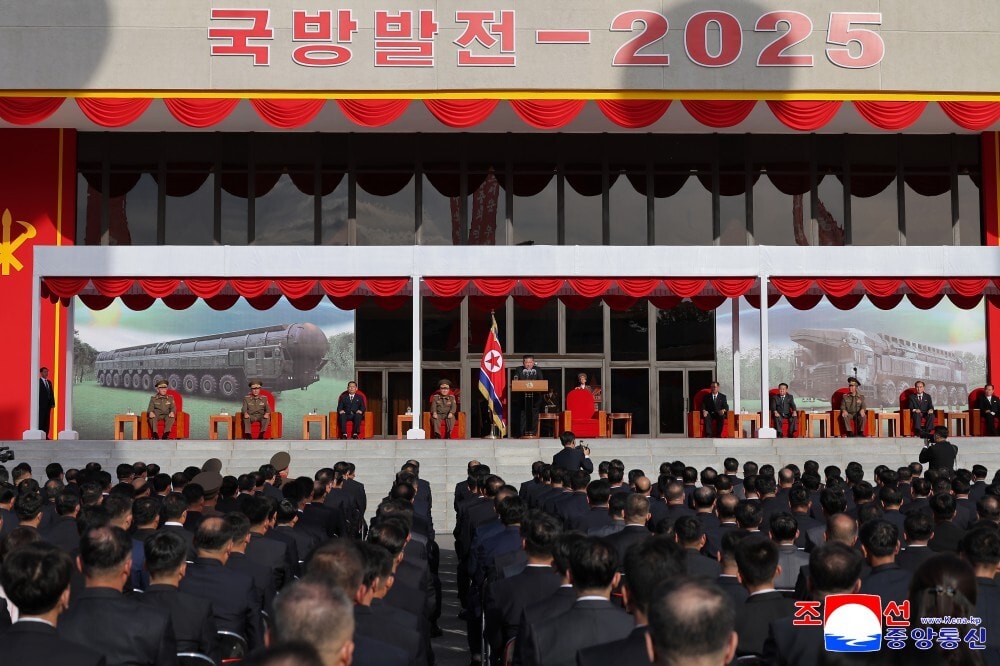 Triển lãm Phát triển Quốc phòng 2025 khai mạc vào ngày 4/10 tại thủ đô Bình Nhưỡng cho thấy sự phát triển vượt bậc về năng lực quốc phòng, vượt xa mọi giới hạn và tiền lệ của Triều Tiên. Đưa nền quốc phòng của quốc gia này tự lực cánh sinh trở thành trụ cột bảo vệ và phát triển cách mạng.