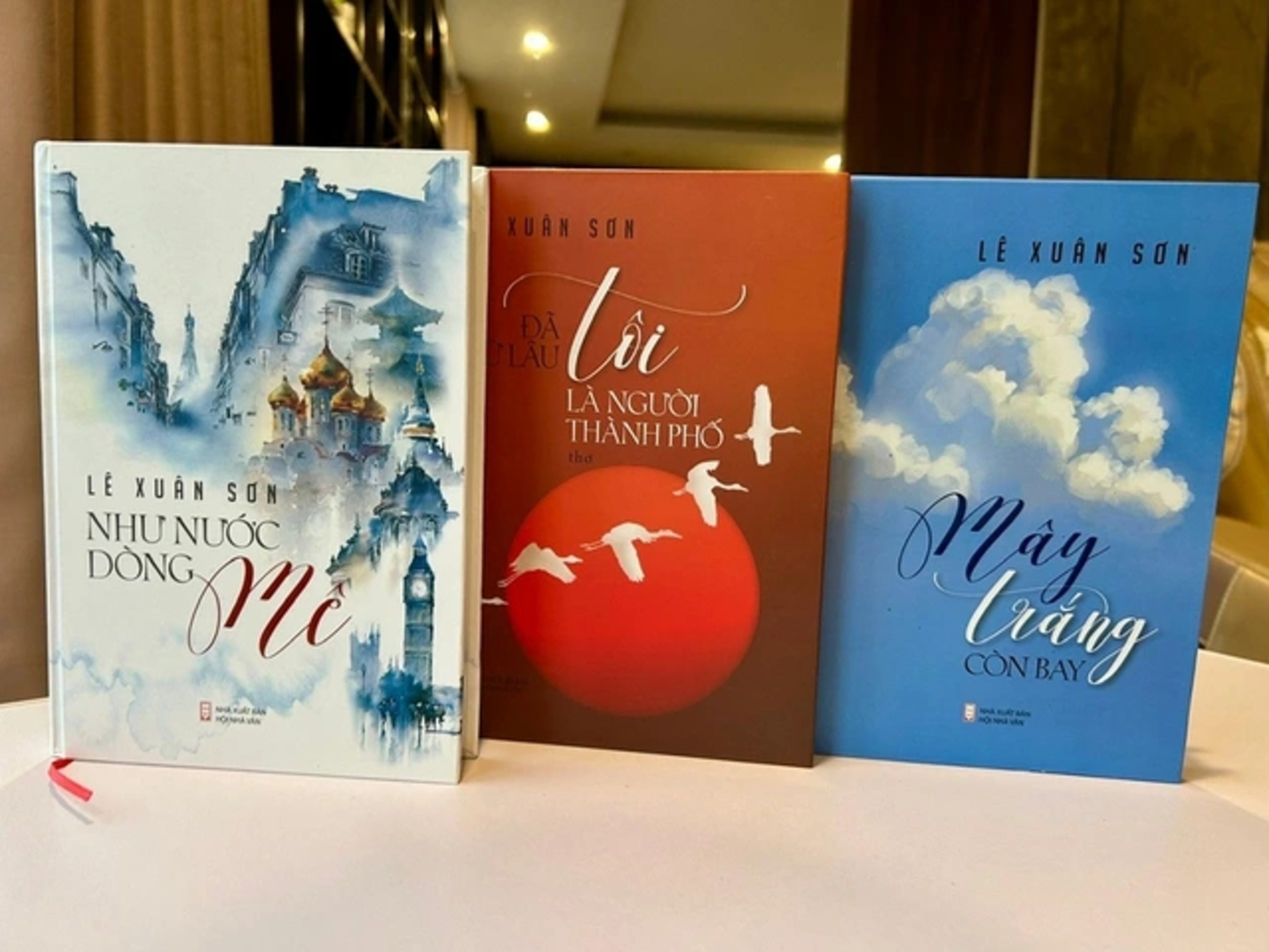 Bộ sách của nhà báo Lê Xuân Sơn gồm: