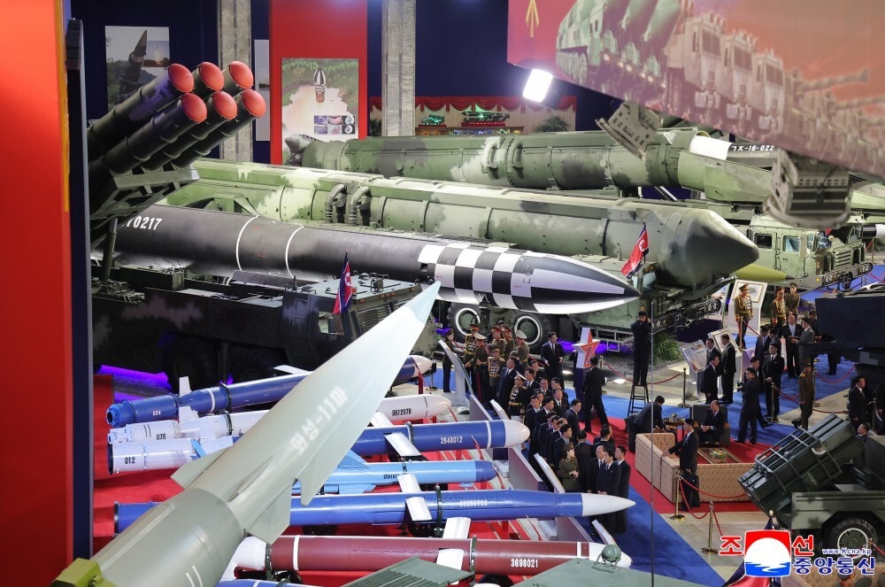 Ông Kim Jong-un khẳng định mọi người sẽ sớm biết những mục tiêu mới đặt ra cho lĩnh vực công nghệ quốc phòng và phương hướng phát triển của lĩnh vực này trong giai đoạn tiếp theo.