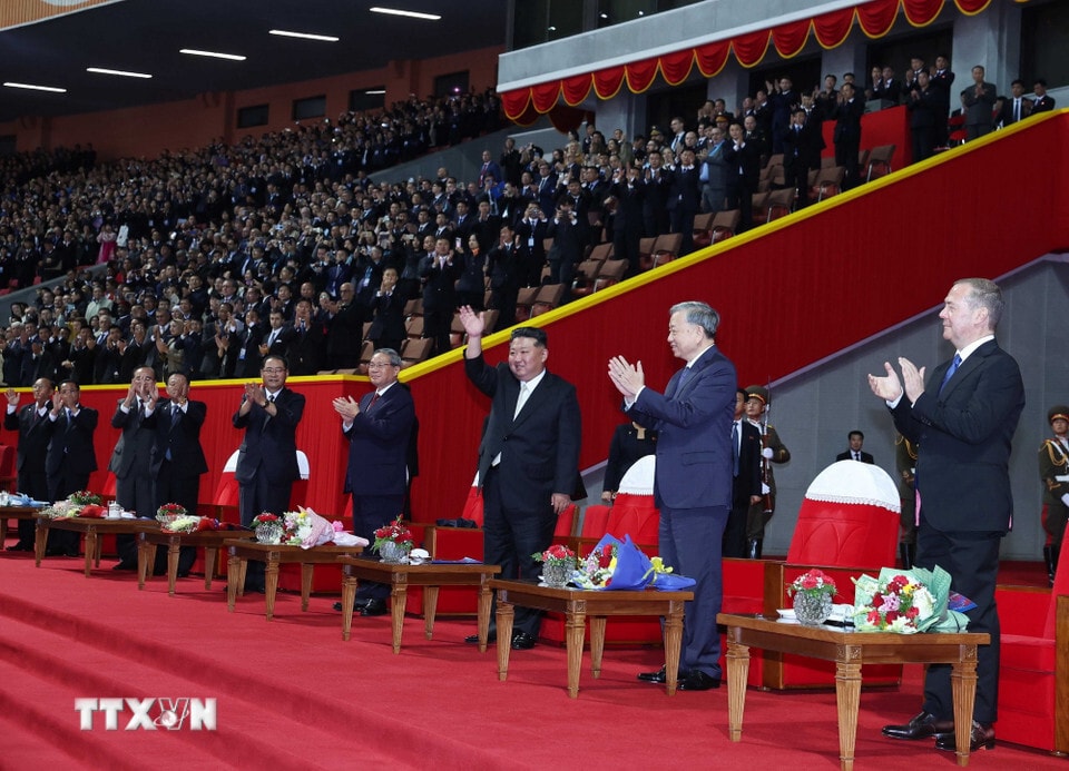 Tổng Bí thư, Chủ tịch Quốc vụ Triều Tiên Kim Jong-un và Tổng Bí thư Tô Lâm cùng lãnh đạo các nước tham dự Chương trình.