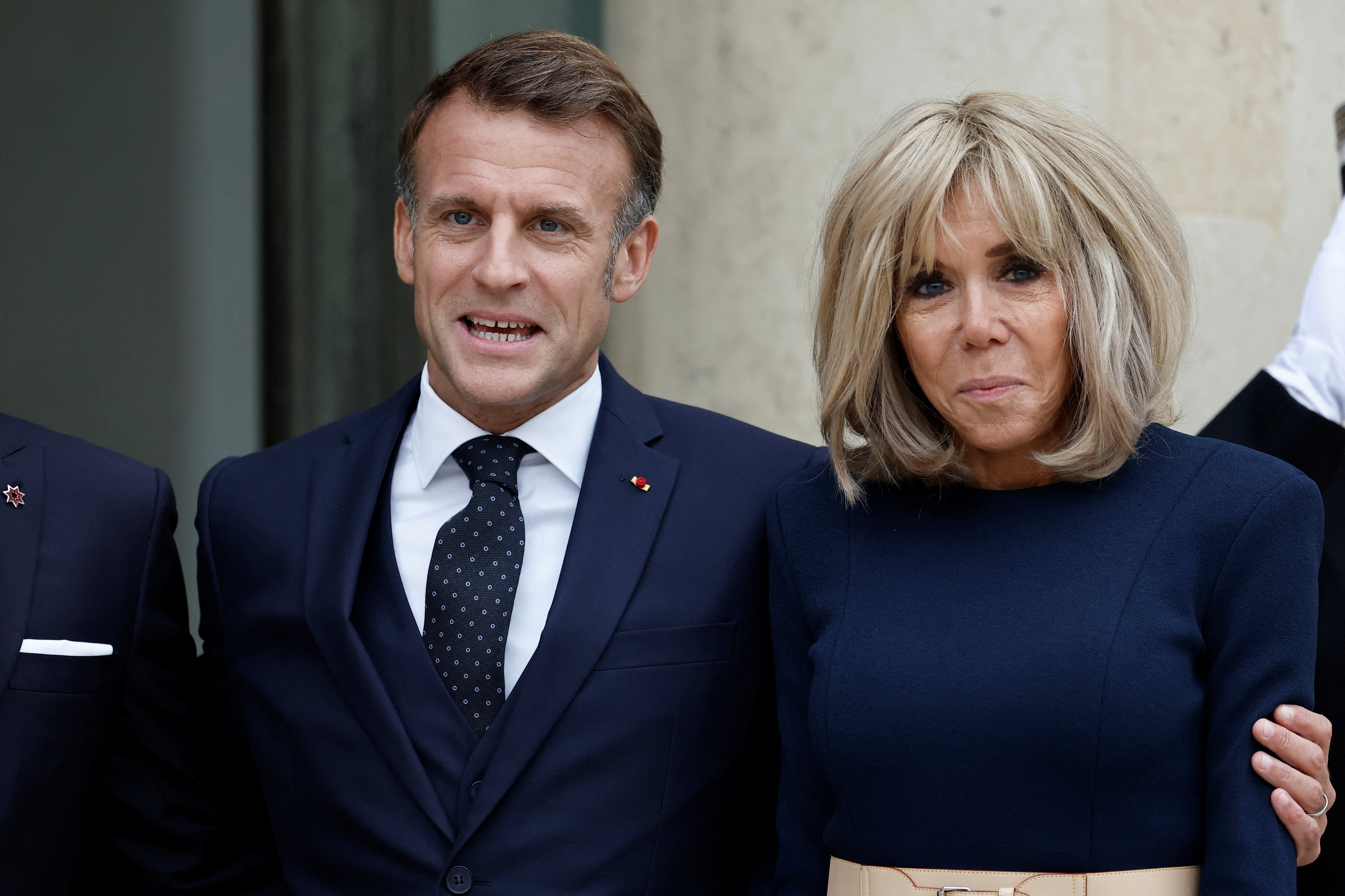 Tổng thống Pháp Emmanuel Macron và phu nhân. (Ảnh: Reuters)