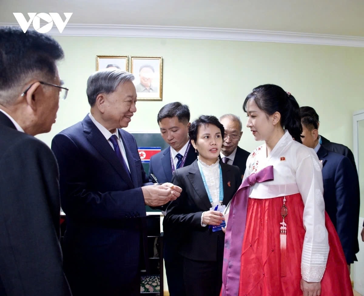 Trong hàng thập kỷ qua, Ban giám hiệu và các giáo viên của trường nỗ lực xây dựng Trường mẫu giáo Kiêng Sang thành trường kiểu mẫu toàn quốc và cơ sở giáo dục ươm mầm nghệ thuật. Với những cố gắng không ngừng nghỉ, trường đào tạo được nhiều cháu đoạt giải tại các cuộc thi nghệ thuật quốc tế.