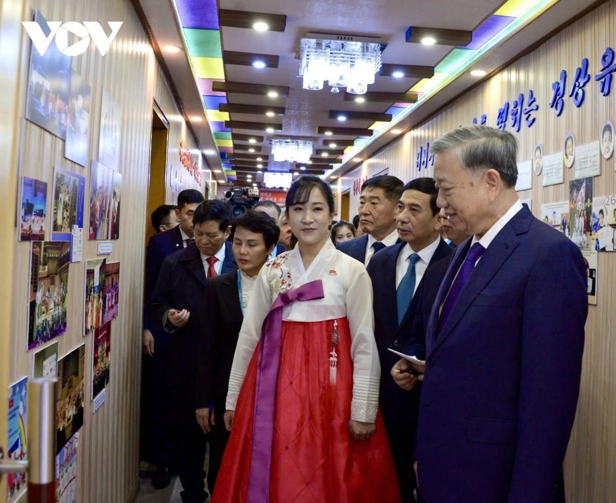 Trường có hàng chục lớp chuyên môn dạy tiếng Triều Tiên và các loại nhạc cụ. Việc tuyển chọn những trẻ em có tài năng đặc biệt từ các trường mẫu giáo tại Thủ đô Bình Nhưỡng là sự quan tâm hàng đầu của các giáo viên công tác tại ngôi trường này.