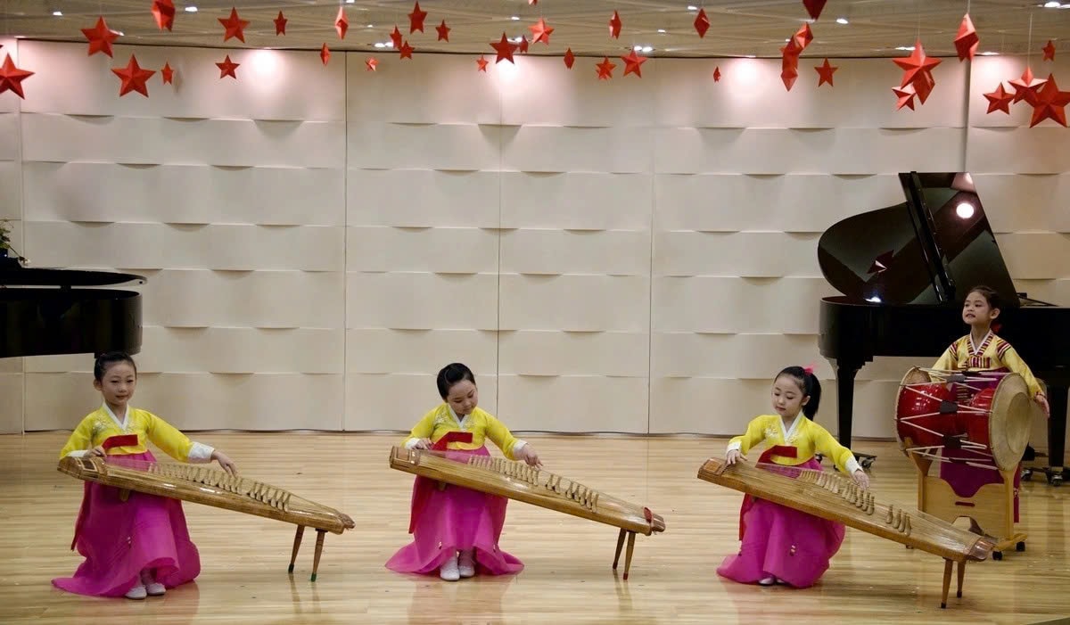 Các tiết mục biểu diễn chào đón Tổng Bí thư Tô Lâm và đoàn công tác tới thăm trường.