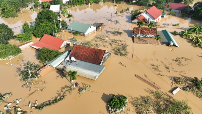 Lũ bủa vây xóm làng ở Hữu Lũng, Lạng Sơn sáng 9/10. Ảnh: Ngọc Thành