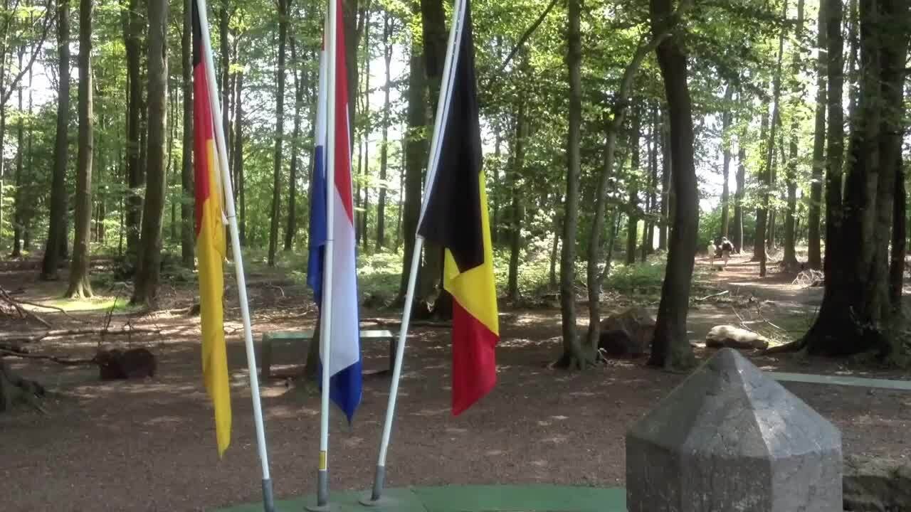 Nơi du khách có thể cùng lúc đứng trên ba quốc gia