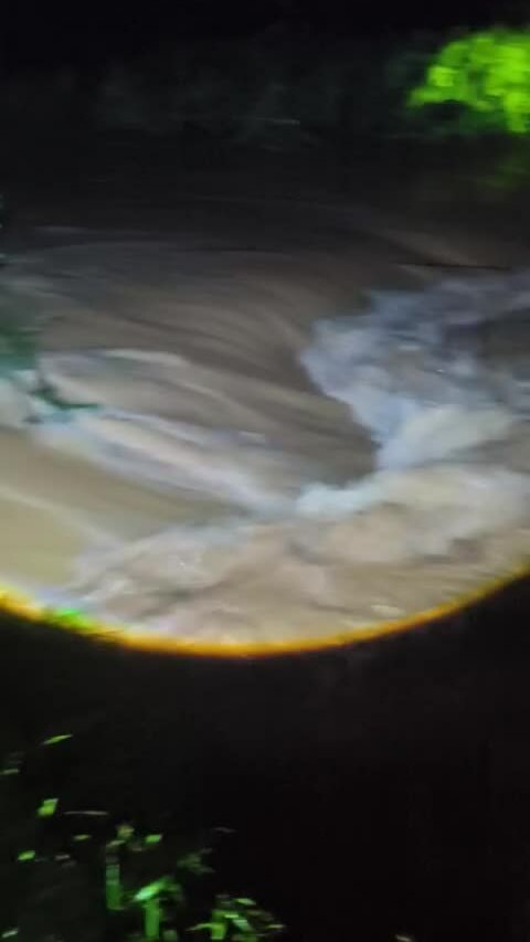 Đêm chạy lũ tràn đê bên bờ sông Thương