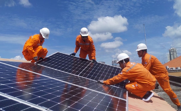 Hỗ trợ lắp điện mặt trời mái nhà tự sản , tự tiêu với lãi suất 8 , 4 % cho hộ gia đình - Ảnh 1. Hỗ trợ lắp điện mặt trời mái nhà tự sản , tự tiêu với lãi suất 8 , 4 % cho hộ gia đình - Ảnh 1.