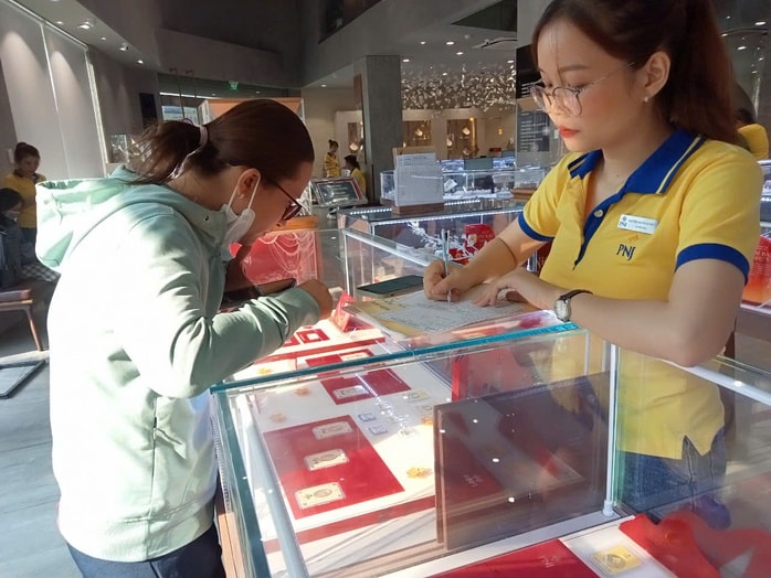 Quy định mới về mua bán vàng từ 10 - 10: Thay đổi lớn trong giao dịch vàng - Ảnh 1.