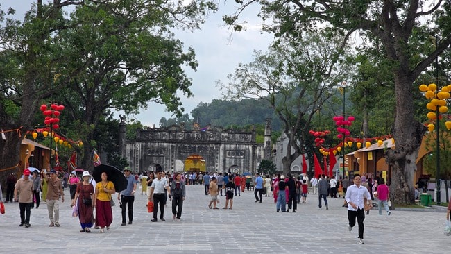 Tin mới nhất về lễ hội mùa Thu Côn Sơn – Kiếp Bạc năm 2025- Ảnh 1. Tin mới nhất về lễ hội mùa Thu Côn Sơn – Kiếp Bạc năm 2025- Ảnh 1.