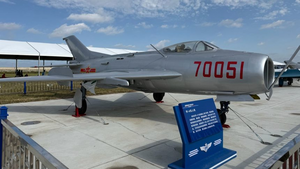 Trung Quốc ra mắt UAV chuyển đổi từ tiêm kích J-6, J-7 và J-8
