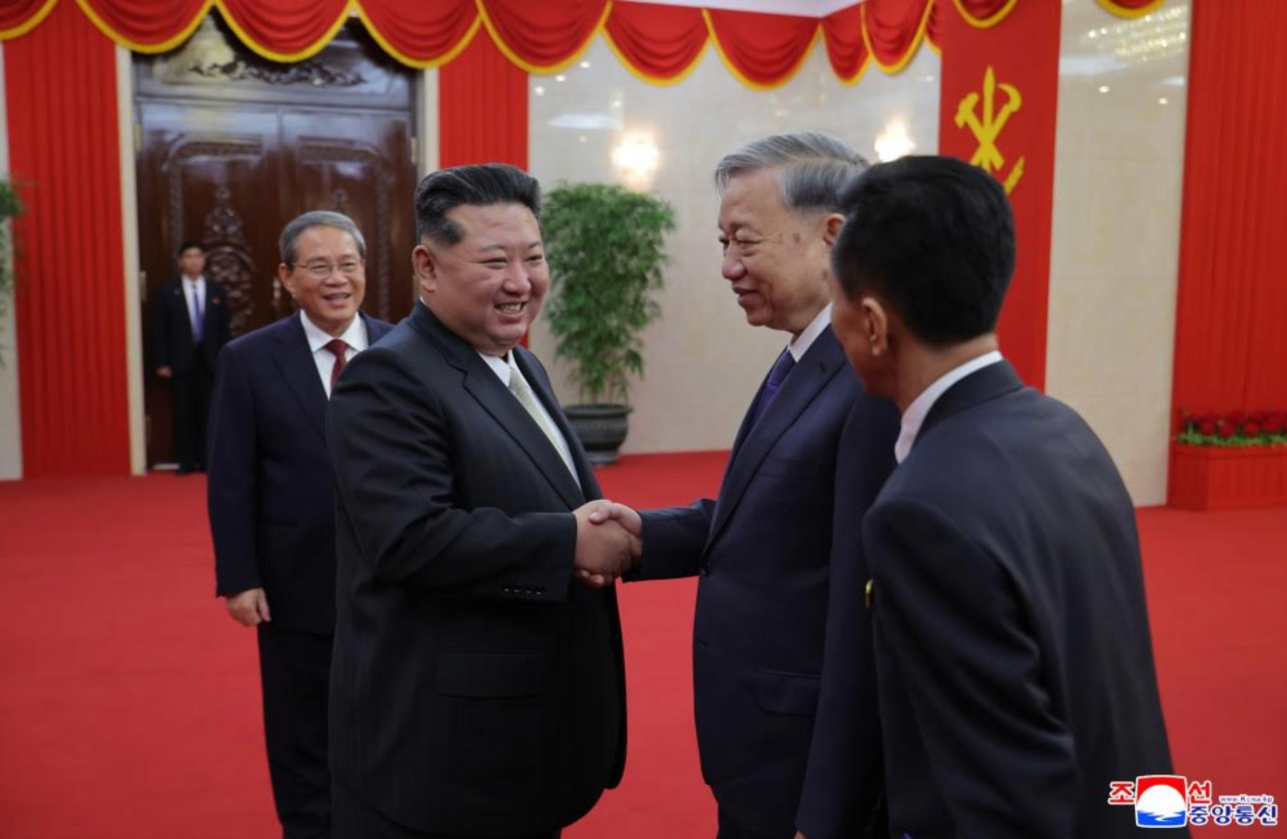 Những bài hát ca ngợi thay đổi của đất nước Triều Tiên khuấy động không khí buổi biểu diễn.