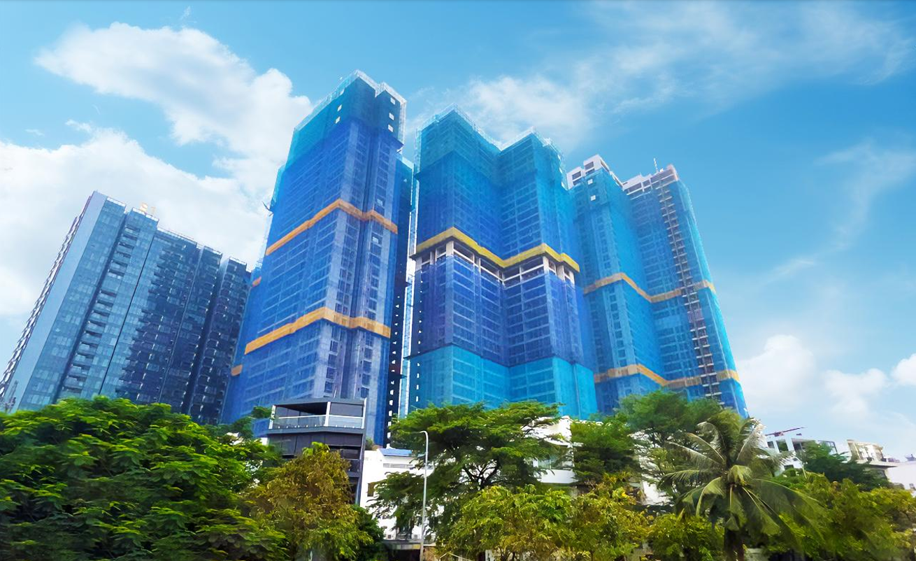 Bên cạnh tòa Sky 1 đã đi vào vận hành, tòa Sky 2-3-4 đã cất nóc và đang trong giai đoạn cấp tốc hoàn thiện, dự kiến sẽ bàn giao từ Quý I/2026.