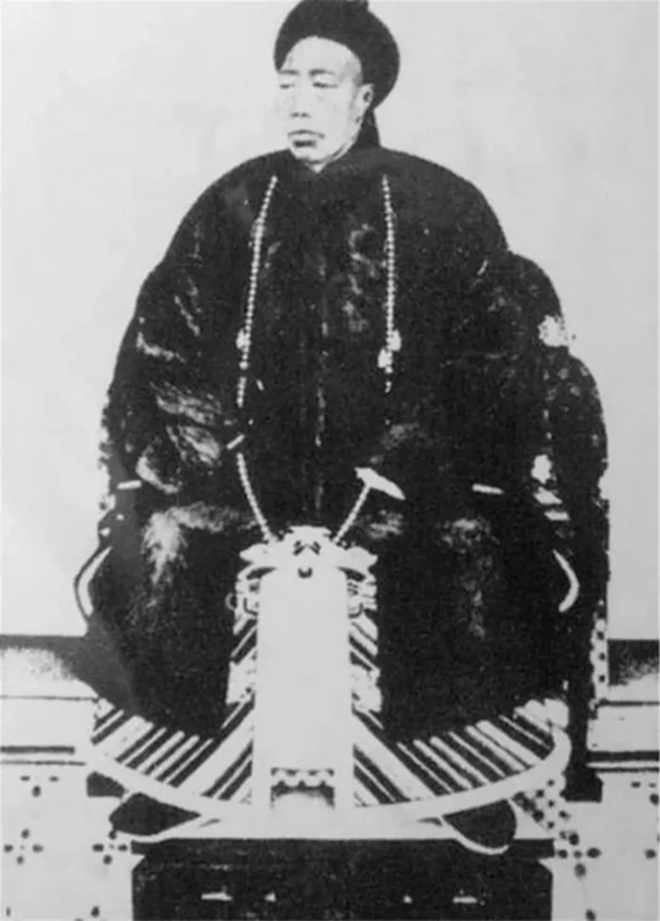 Nhờ sự thông minh và khéo léo, Lý Liên Anh nhanh chóng thăng tiến trong triều đình. (Ảnh: Sohu)