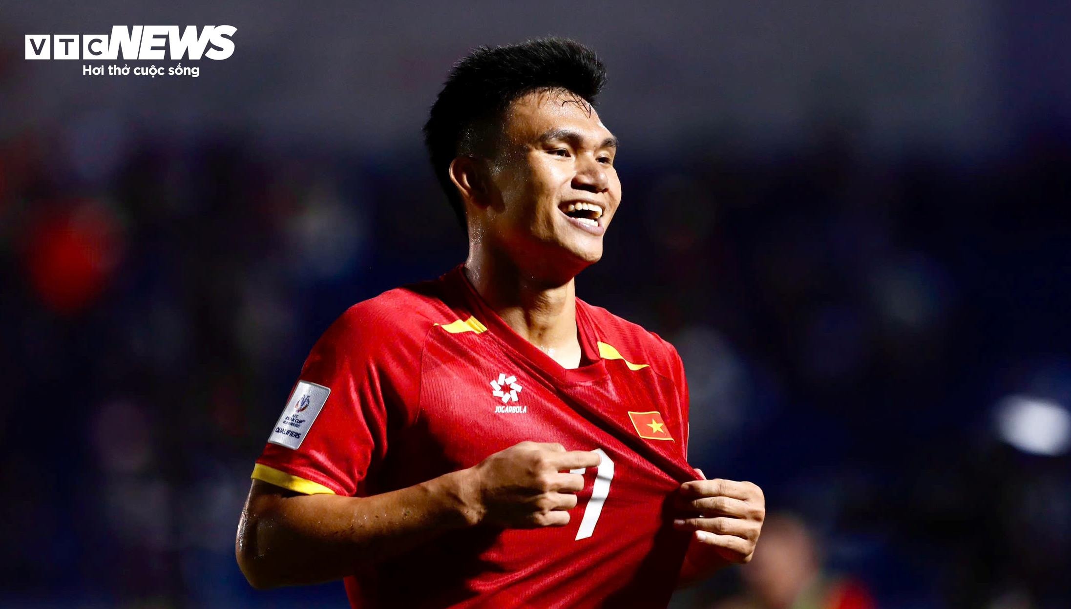 Xuân Mạnh ghi bàn. Ảnh: Phạm Tuấn.