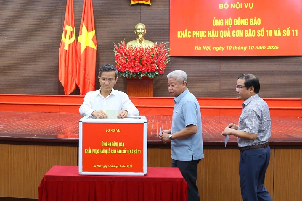 Bộ Nội vụ quyên góp 1 tỷ đồng ủng hộ đồng bào vùng bão lũ - 3