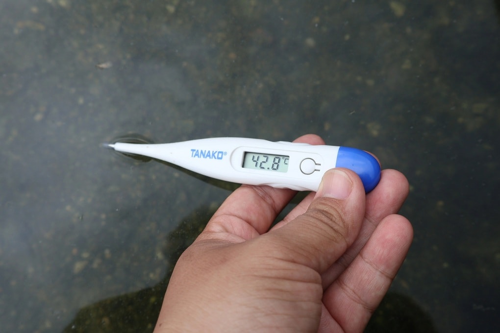 Bể nước tự sôi, bốc khói ngày đêm ở Đà Nẵng - 2