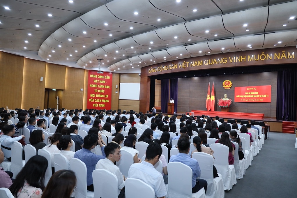 Bộ Nội vụ quyên góp 1 tỷ đồng ủng hộ đồng bào vùng bão lũ - 1