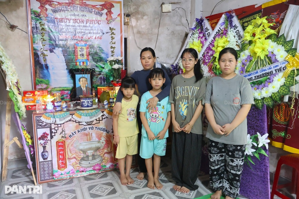 Chồng ngạt khí rơm rạ tử vong, vợ và 4 con lâm cảnh khốn cùng - 1 Chồng ngạt khí rơm rạ tử vong, vợ và 4 con lâm cảnh khốn cùng - 1