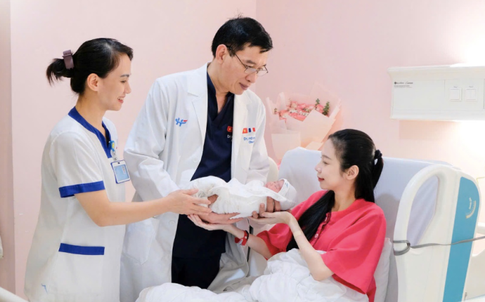 Sức khoẻ mẹ và bé ổn định sau ca phẫu thuật. Ảnh: Bệnh viện cung cấp