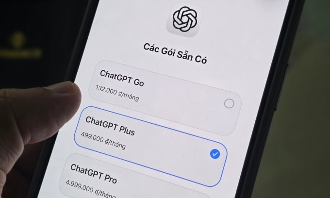 Ứng dụng ChatGPT trên iPhone với gói cước mới được bổ sung. Ảnh: Lưu Quý