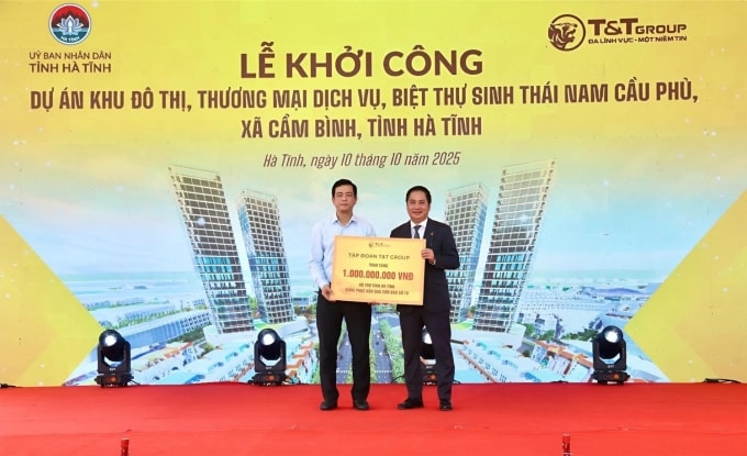 Tập đoàn T&T Group ủng hộ một tỷ đồng tới Ủy ban Mặt trận Tổ quốc tỉnh Hà Tĩnh. Ảnh: