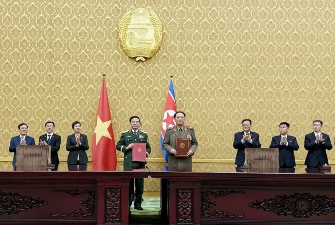 Lễ ký Ý định thư giữa Bộ Quốc phòng Việt Nam và Bộ Quốc phòng Triều Tiên về hợp tác trong lĩnh vực quốc phòng. Ảnh: TTXVN