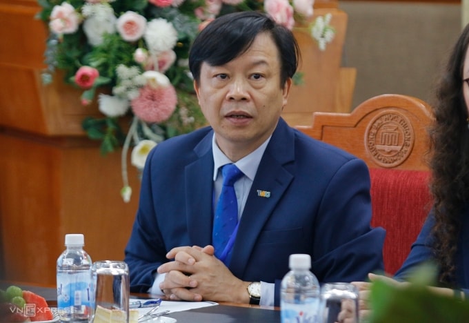 PGS.TS Hà Văn Sự chia sẻ tại hội nghị sáng 10/10. Ảnh: Thanh Hằng
