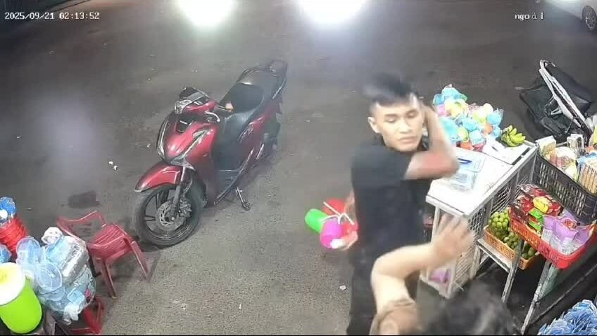 Thanh niên đánh thai phụ bán hàng vì chê ‘giá mì tôm đắt’