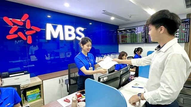 MBS lãi hơn 1.000 tỷ đồng sau 9 tháng, lợi nhuận quý III/2025 tăng 86%- Ảnh 1.