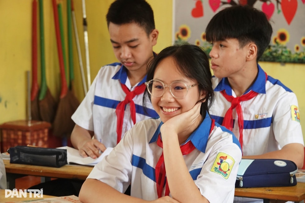 Báo Dân trí trao yêu thương của bạn đọc đến học sinh vùng lũ Vị Xuyên - 8 Báo Dân trí trao yêu thương của bạn đọc đến học sinh vùng lũ Vị Xuyên - 8