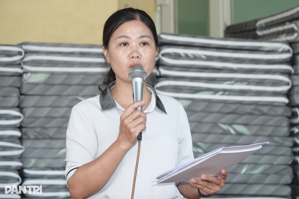 Báo Dân trí trao yêu thương của bạn đọc đến học sinh vùng lũ Vị Xuyên - 5 Báo Dân trí trao yêu thương của bạn đọc đến học sinh vùng lũ Vị Xuyên - 5