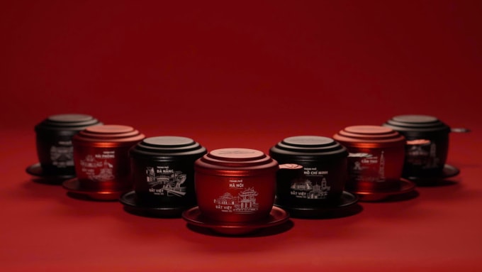 6 sản phẩm khắc địa danh 6 thành phố lớn trong bộ sưu tập phin cà phê Đất Việt trong tôi. Ảnh: Kim Hằng